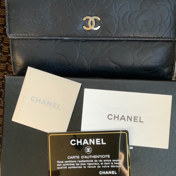 Channel Camellia Wallet - Picture 10 of 10